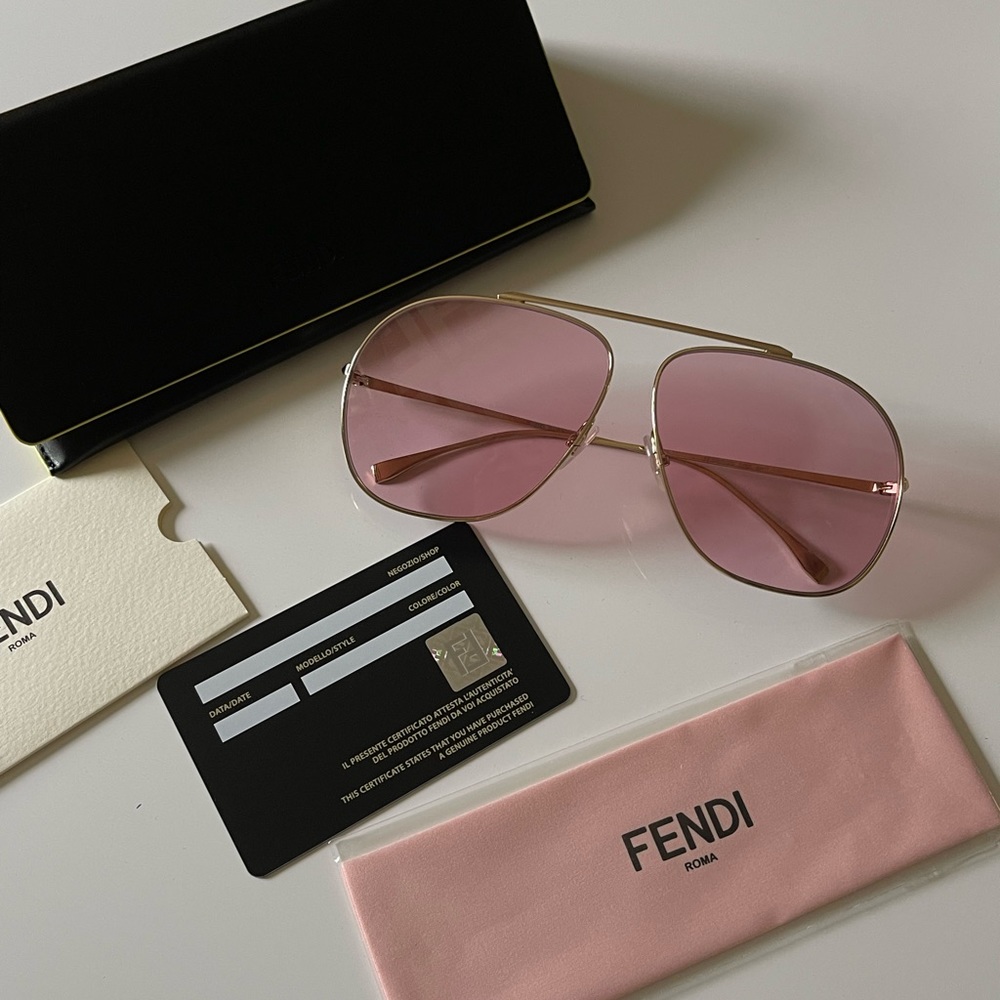 FENDI SUNGLASSES - Picture 2 of 4